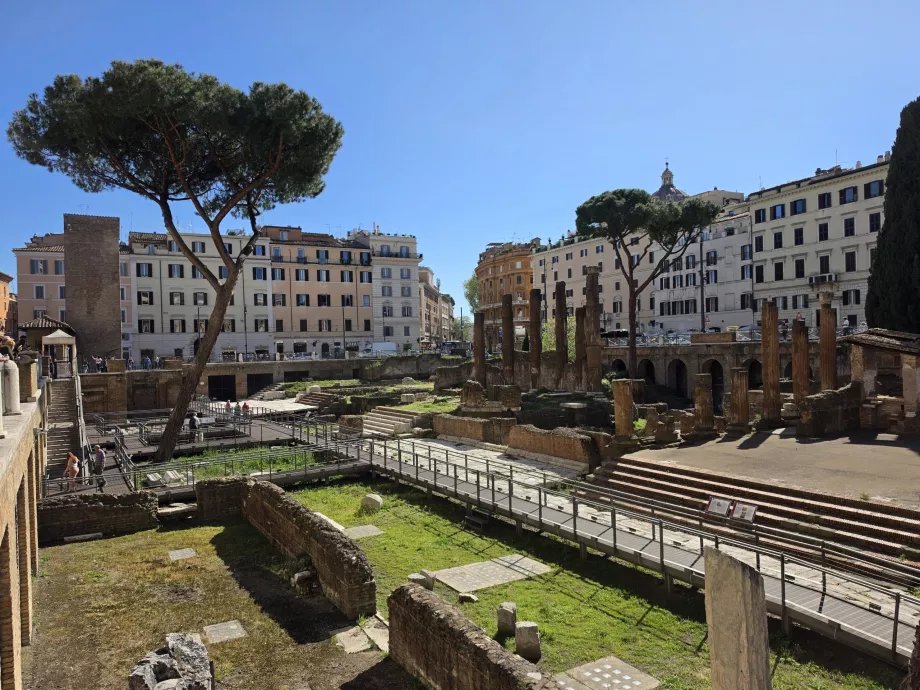Largo di Torre Argentina szabad nézete