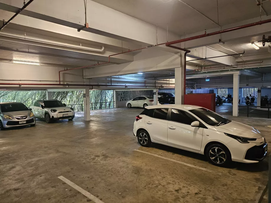 Ingyenes garázs a vendégek számára