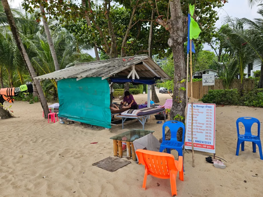 Masszázsok a tengerparton a szálloda mellett