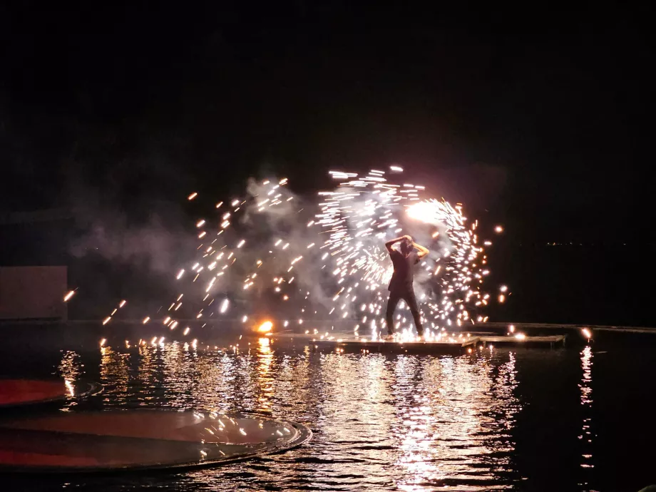 Tűzshow a WooBarban