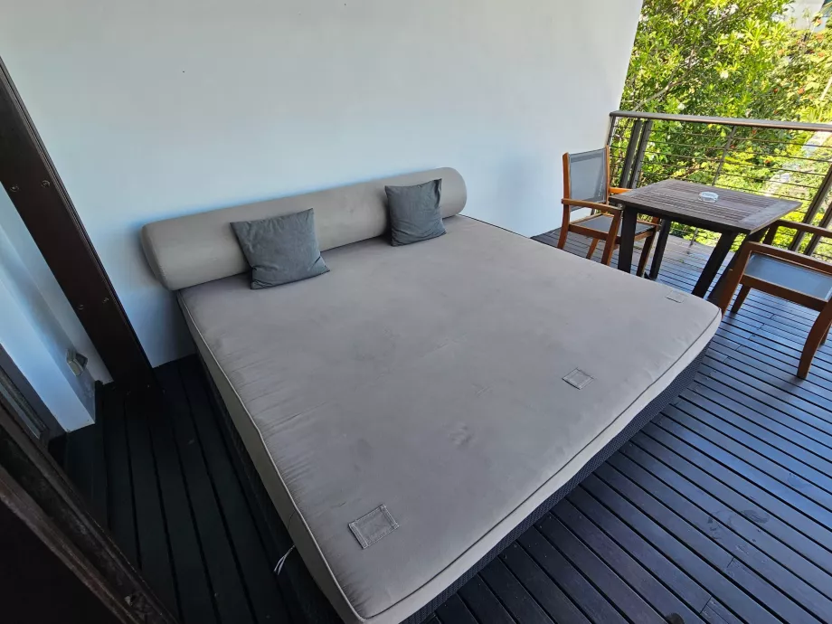 Kanapé a teraszon