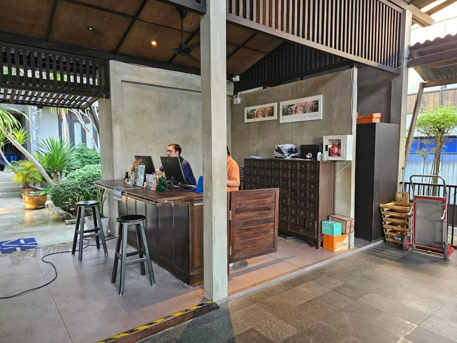 Fogadás Homm Chura Samui