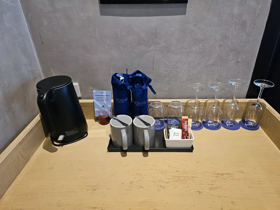 Ingyenes víz és instant kávé/tea