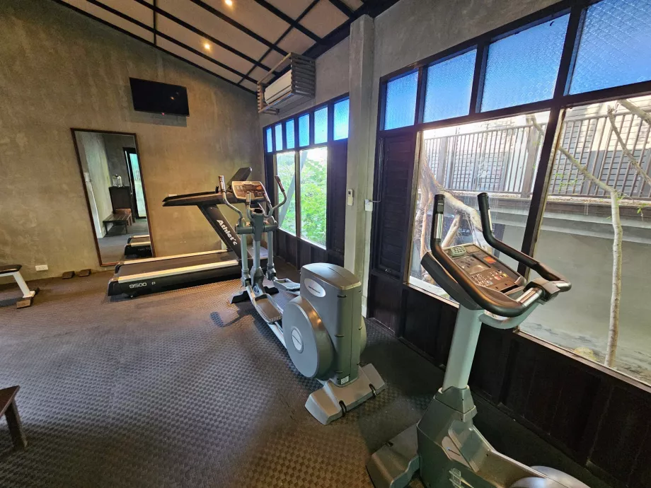 Régi felszereléssel rendelkező edzőterem