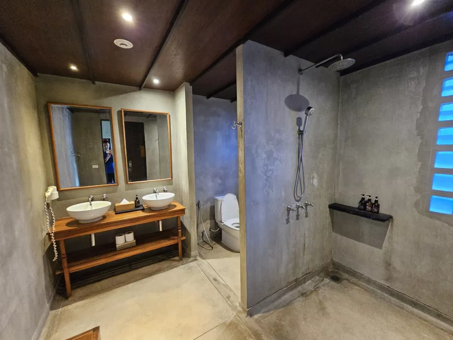 Fürdőszoba a fitneszteremben