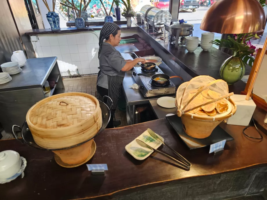 Reggeli - palacsinta és tojáskészítés