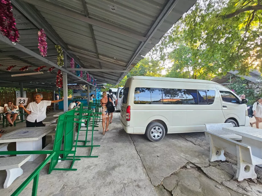 Kisbusz - indulás vissza a szállodába