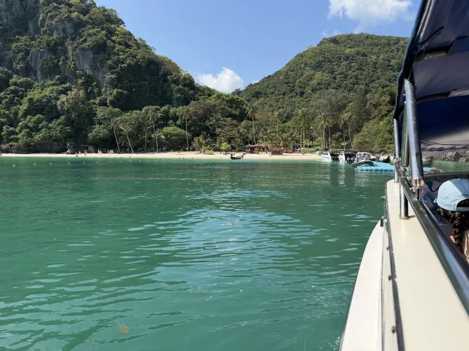 Leszállás a Koh Wua Ta Lap strandon