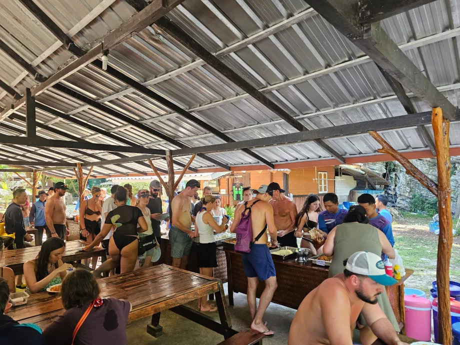 Az utazás ára tartalmazza az ebédet