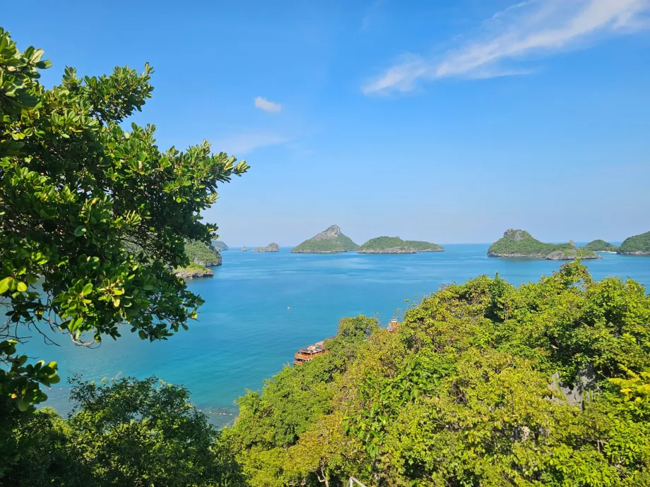 Kilátás a Smaragd-tóról