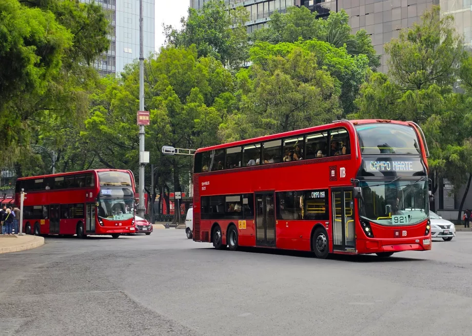 Metrobuszok Mexikóvárosban