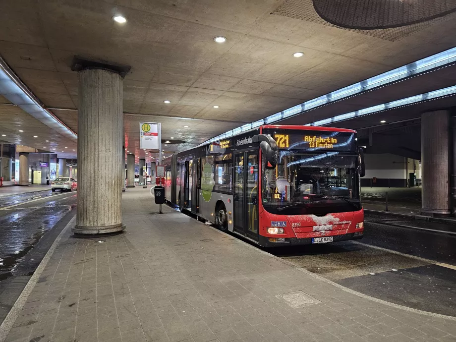 Busz, repülőtér DUS