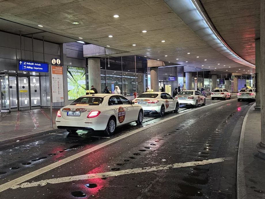 Taxi a DUS repülőtérre