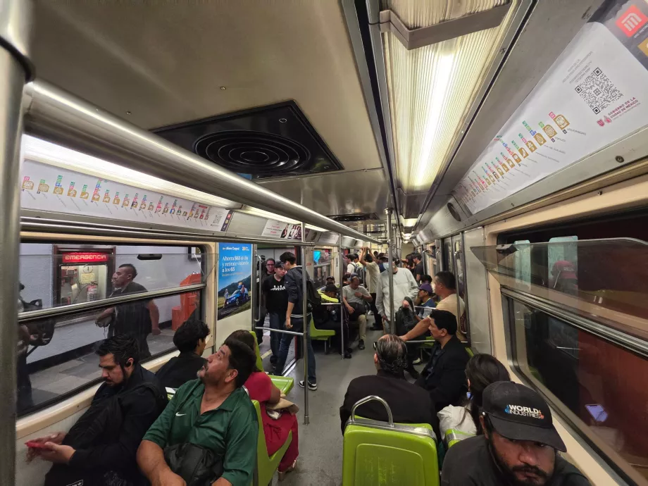 Metró belseje CDMX-ben
