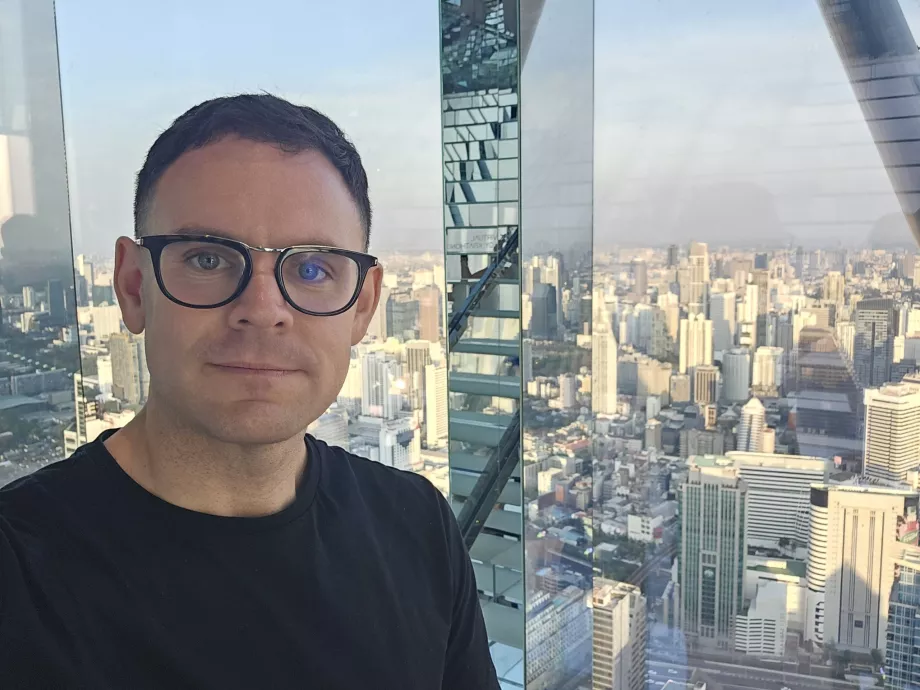 Akara Sky Hanuman - Én a szobában Bangkok Reflection