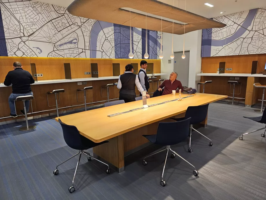 Munkaállomások és íróasztalok