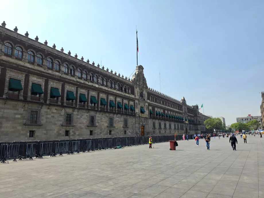 Zócalo tér, Palacio Nacional
