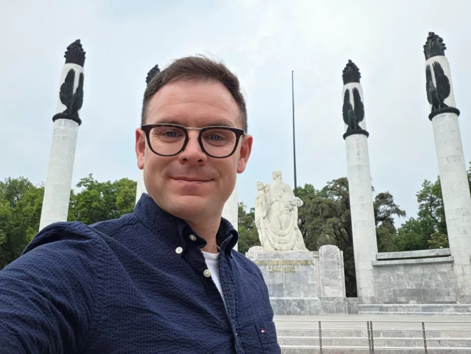 Én az Altar a la Patria emlékműnél