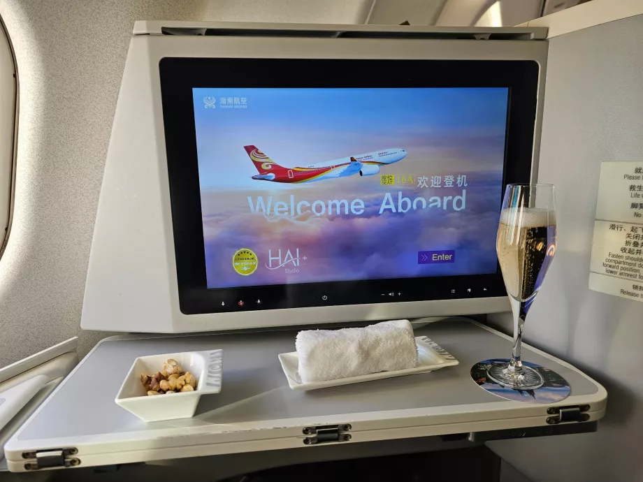 Üdvözlőital, törölköző és paraván