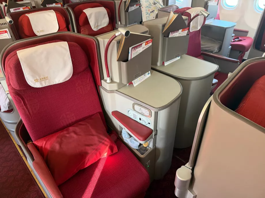 A középső ülések egy másik változata (távol egymástól)