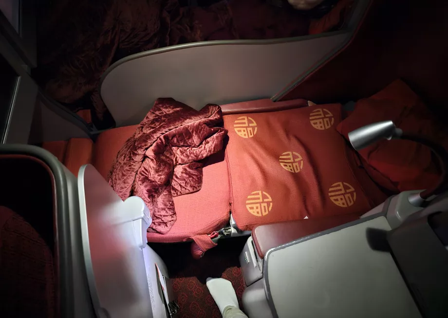 Kanapé kibontott ágy