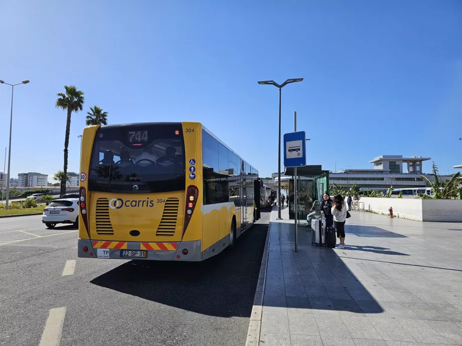 A Lisszabon városközpont felé vezető buszmegállók