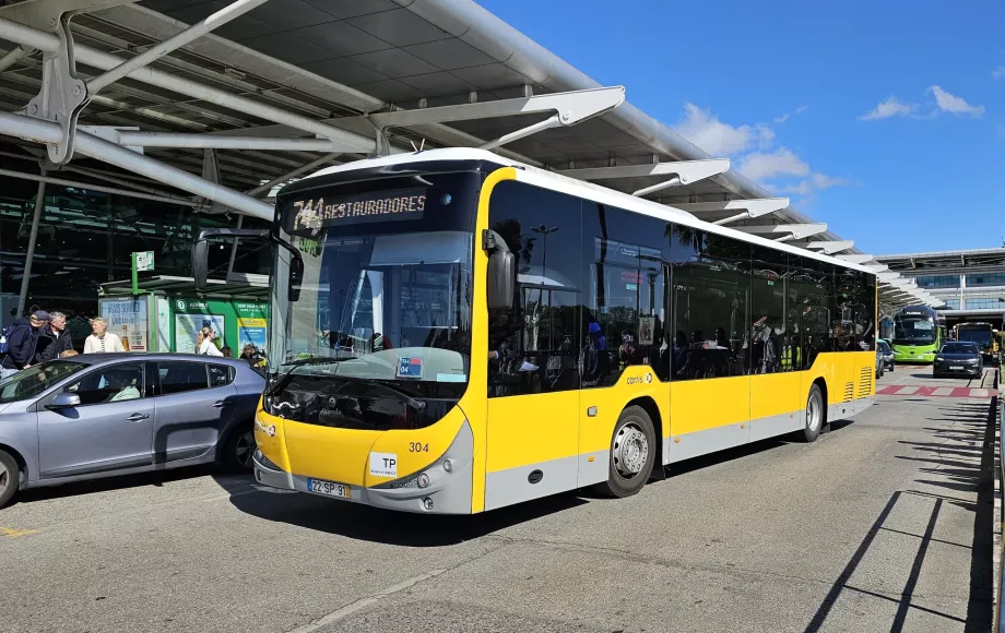 Városi busz Lisszabon központjába