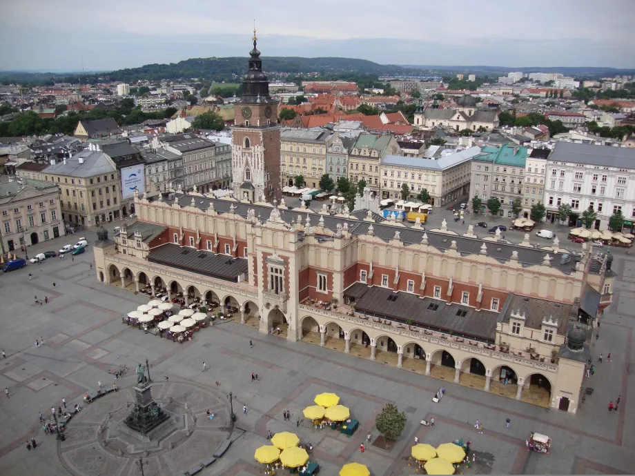 A Posztócsarnok és a Városháza tornya