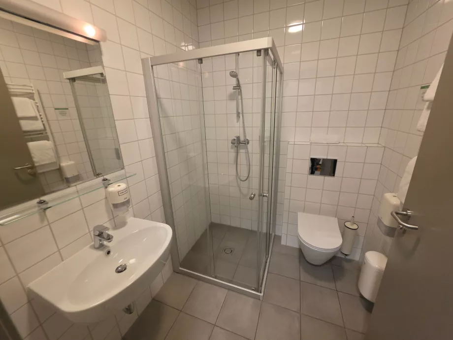 Air Hotel, fürdőszoba