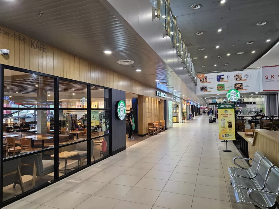 Starbucks a nyilvános területen