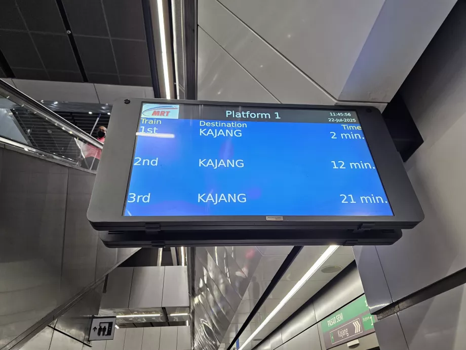 Tájékoztató táblák a metróban