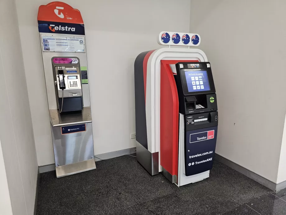 ATM az érkezési csarnokban