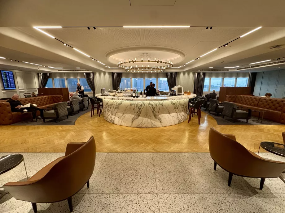 Felső emeleti társalgó bárral