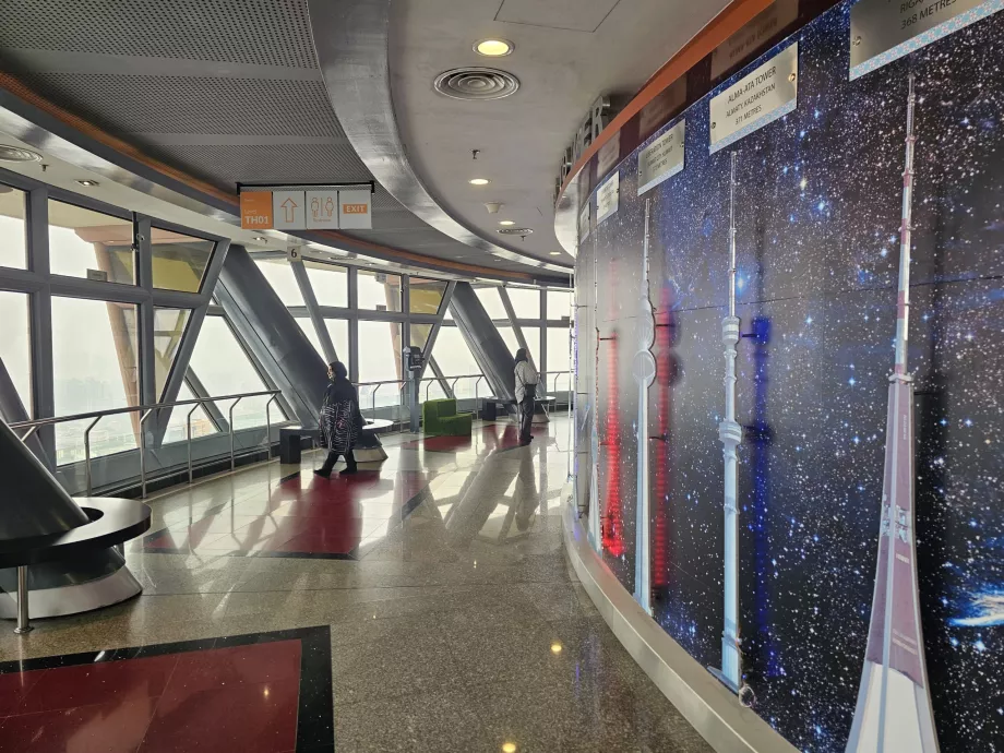 Menara fedett kilátóterasz