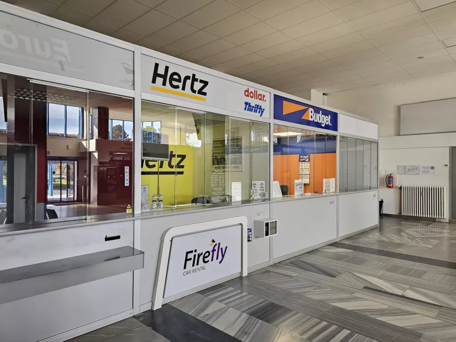 Autókölcsönző pultok