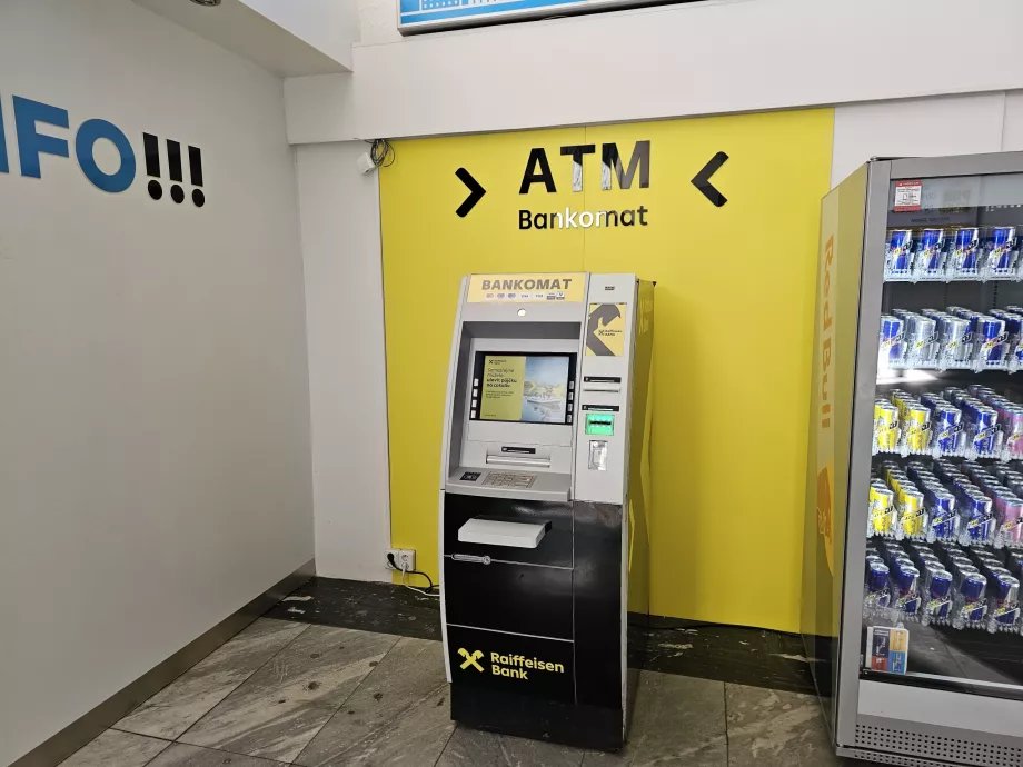 ATM az érkezési csarnokban