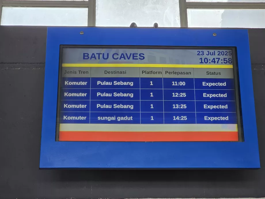 Információs táblák a Batu Caves állomáson