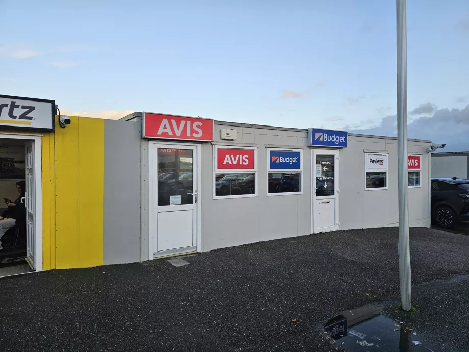 Autókölcsönző pultok