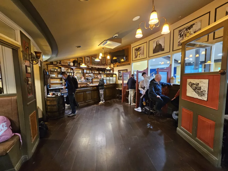 Söröző a biztonsági ellenőrzés után