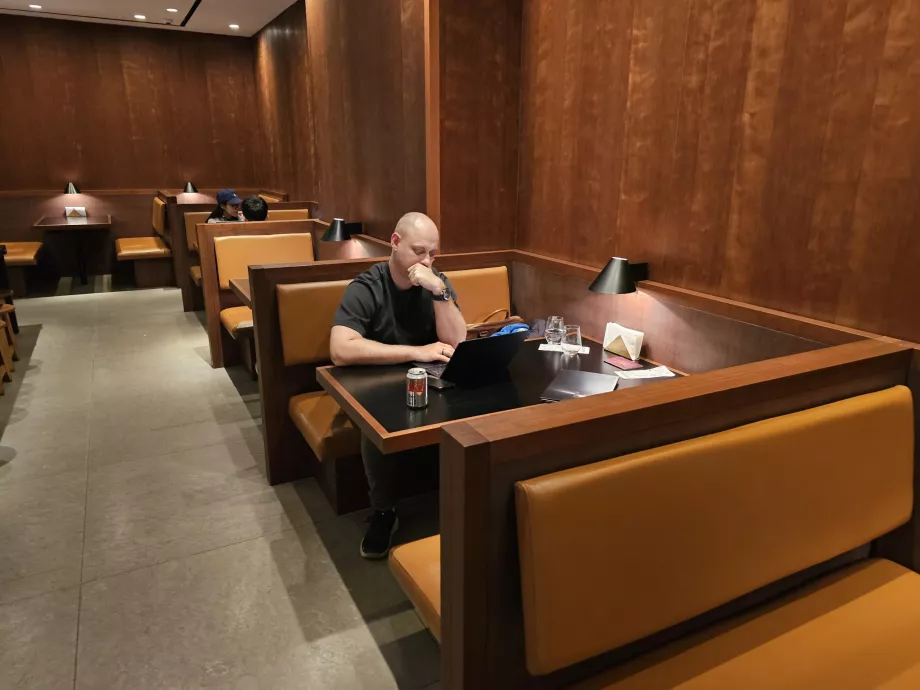 A társalgóban dolgozunk