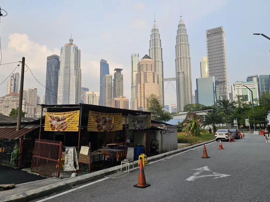Kilátás a Kampung Baru negyedből