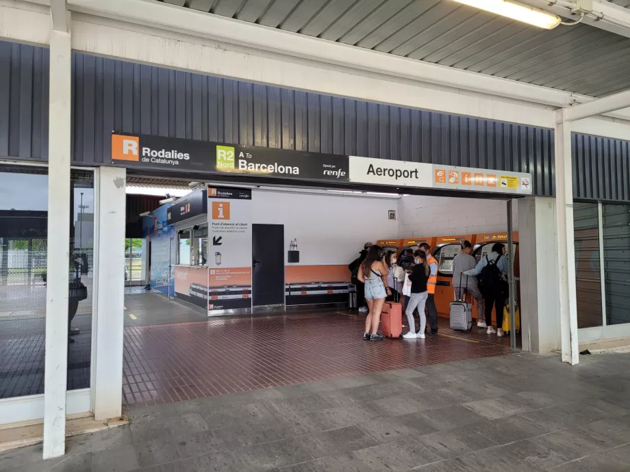 Állomás bejárata a 2. terminálon