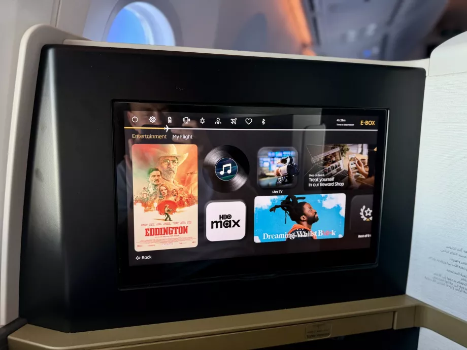 17,3″ 4K monitor IFE-vel