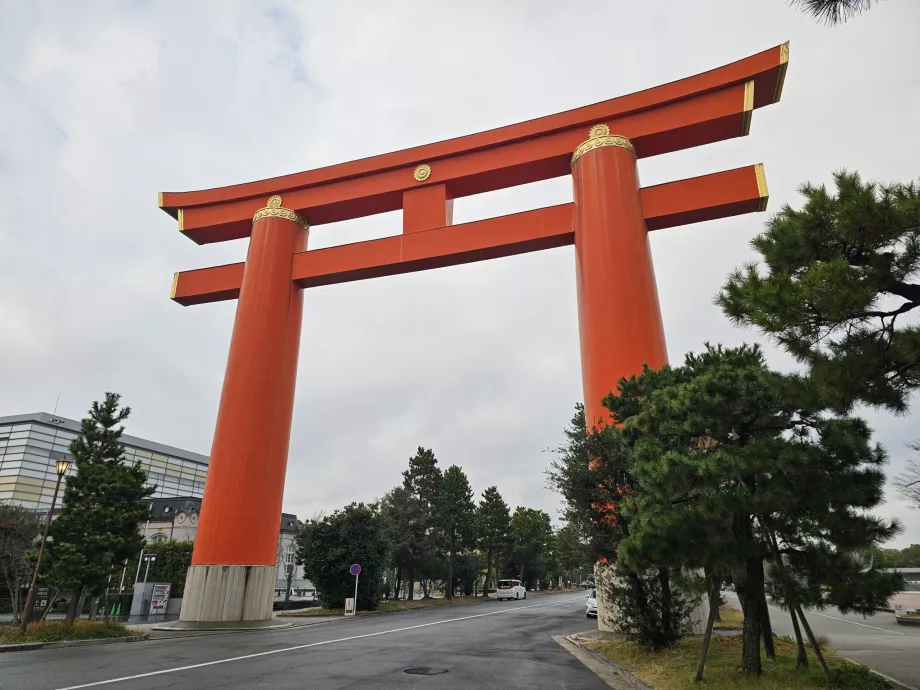 Óriási torii kapu