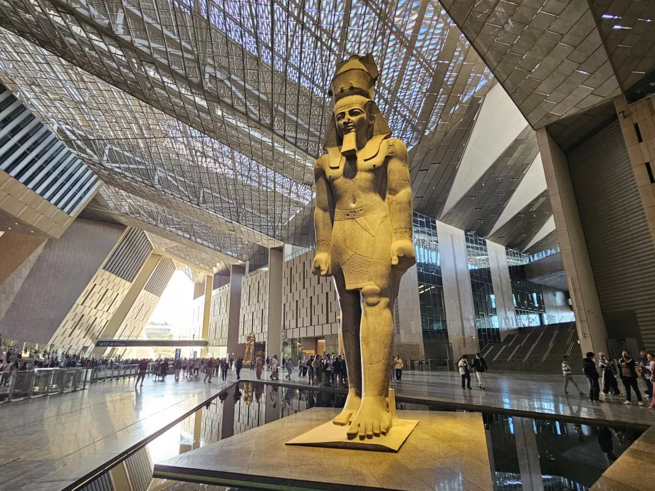 II. Ramesszész szobra