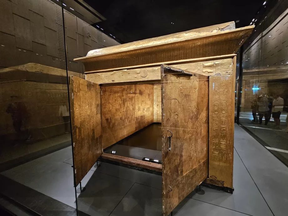 Sírok a fő galériákban