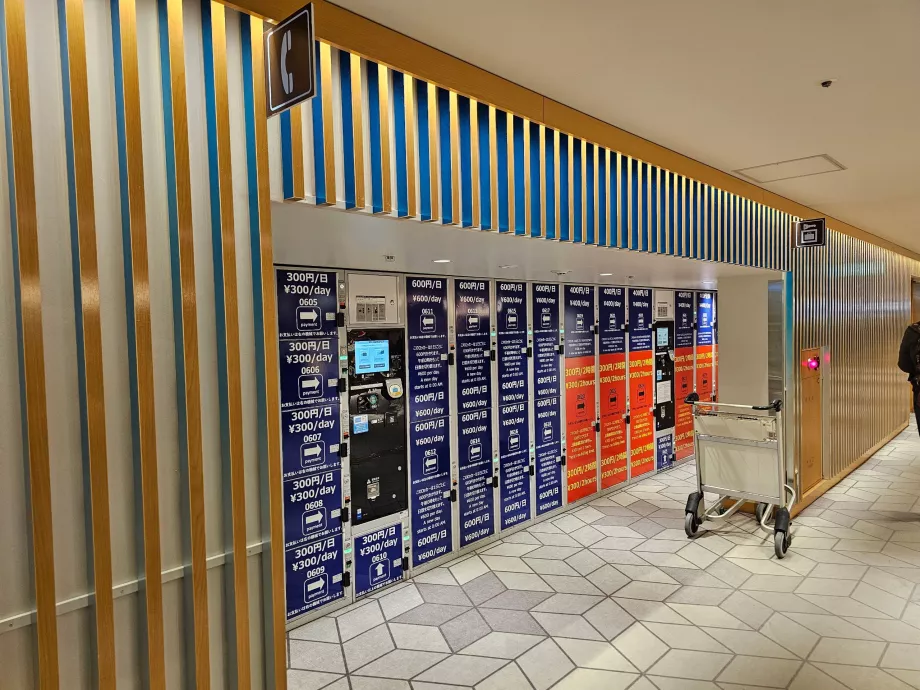 Szekrények a poggyászok tárolására