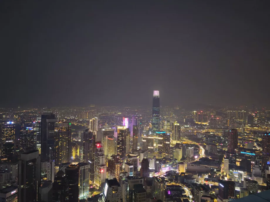 Kuala Lumpur éjszaka a Menara Towerből