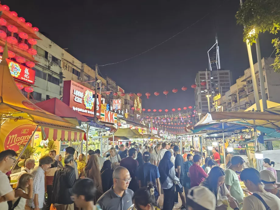 Zsúfolt éjszakai Jalan Alor