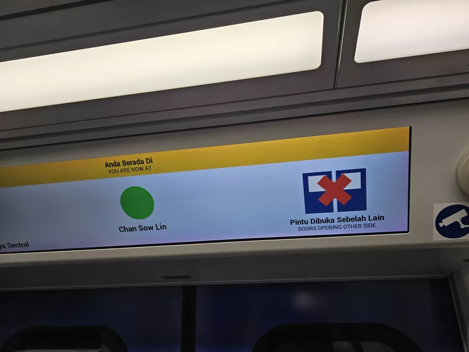 Infografika arról, hogy melyik oldalon nyílik az ajtó a metróban